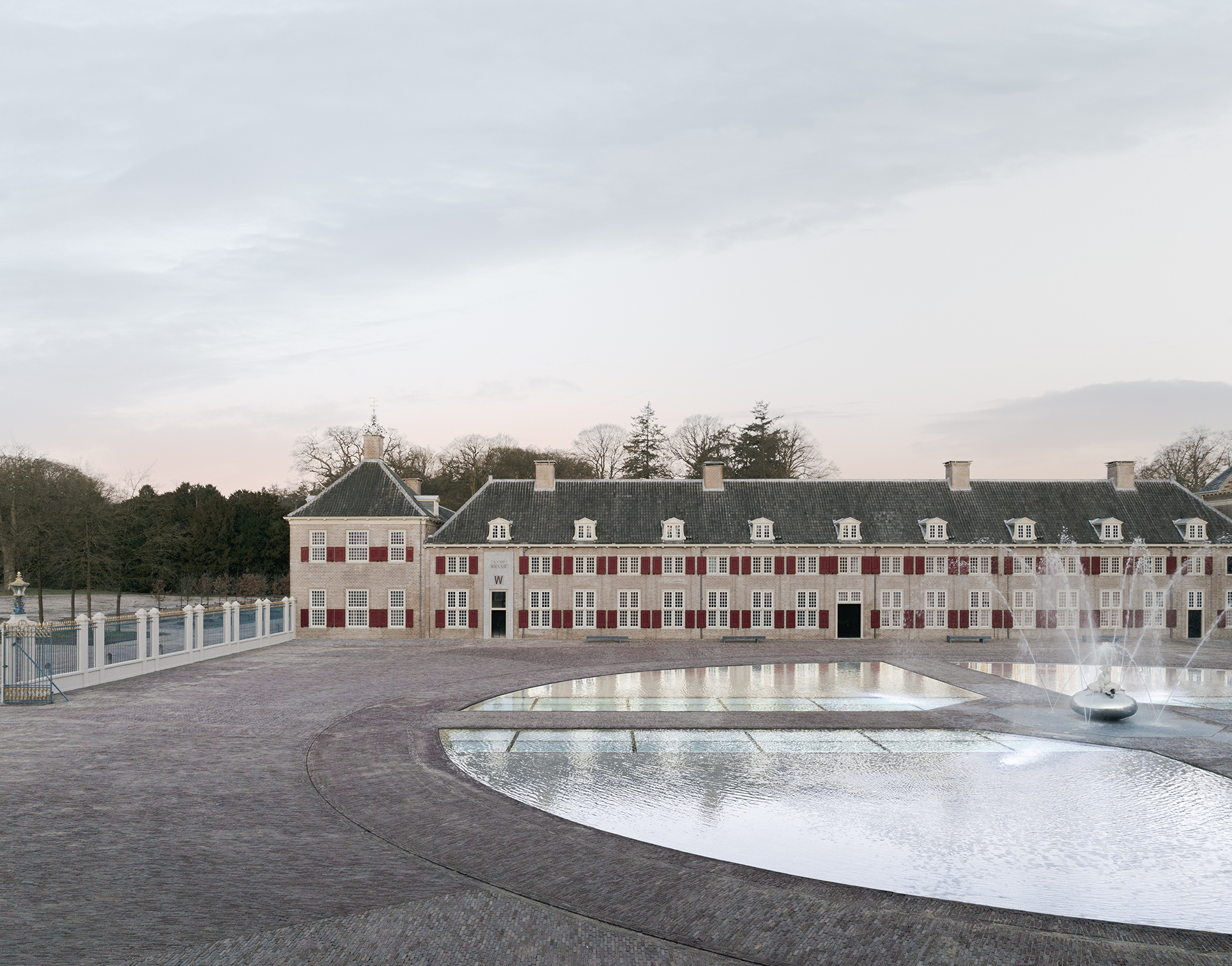 CHASING LIGHT: Museum Paleis Het Loo 建築的光影詩篇 - 穿越歷史記憶的水紋光影