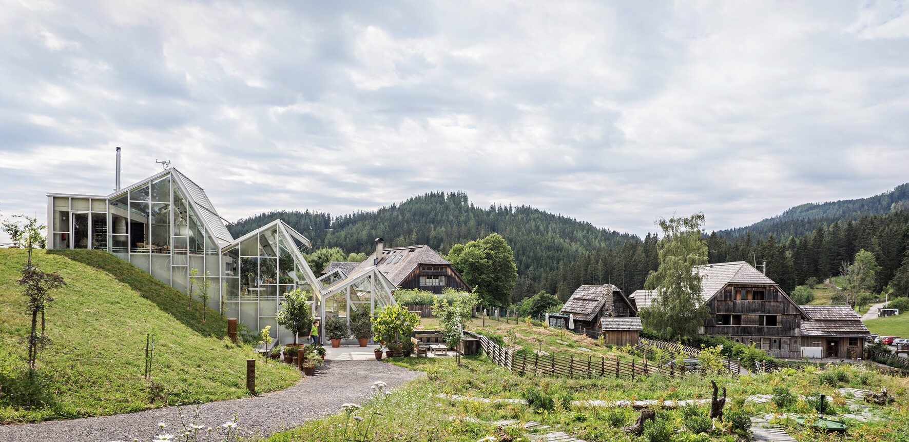 結合餐飲和住宿服務的 Steirereck am Pogusch， 是阿爾卑斯山區的創新永續聚落。