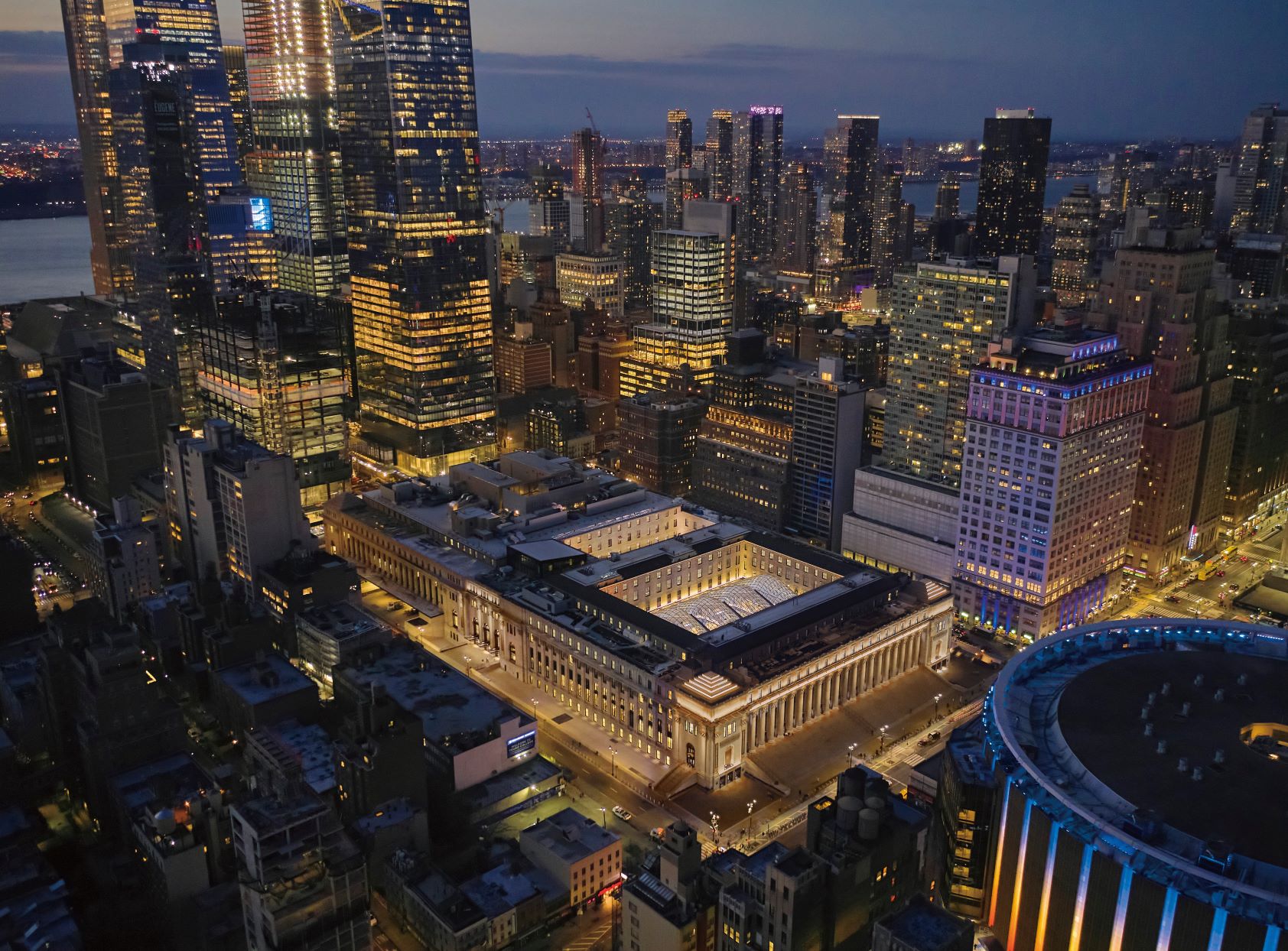 James A. Farley 郵政大樓改建成的 Moynihan Train Hall，是出入紐約的新門戶。（Photo by Dave Burk & Aaron Fedor）