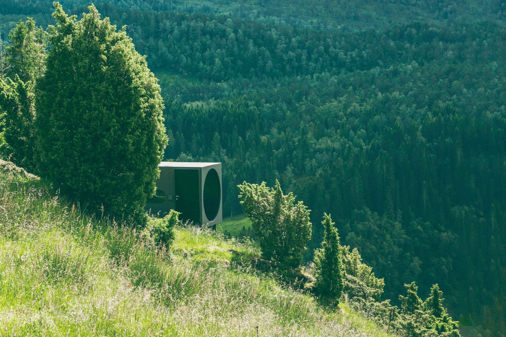 Birdbox Adventure Cabin 能夠設置在任何難以抵達的美景天地裡。