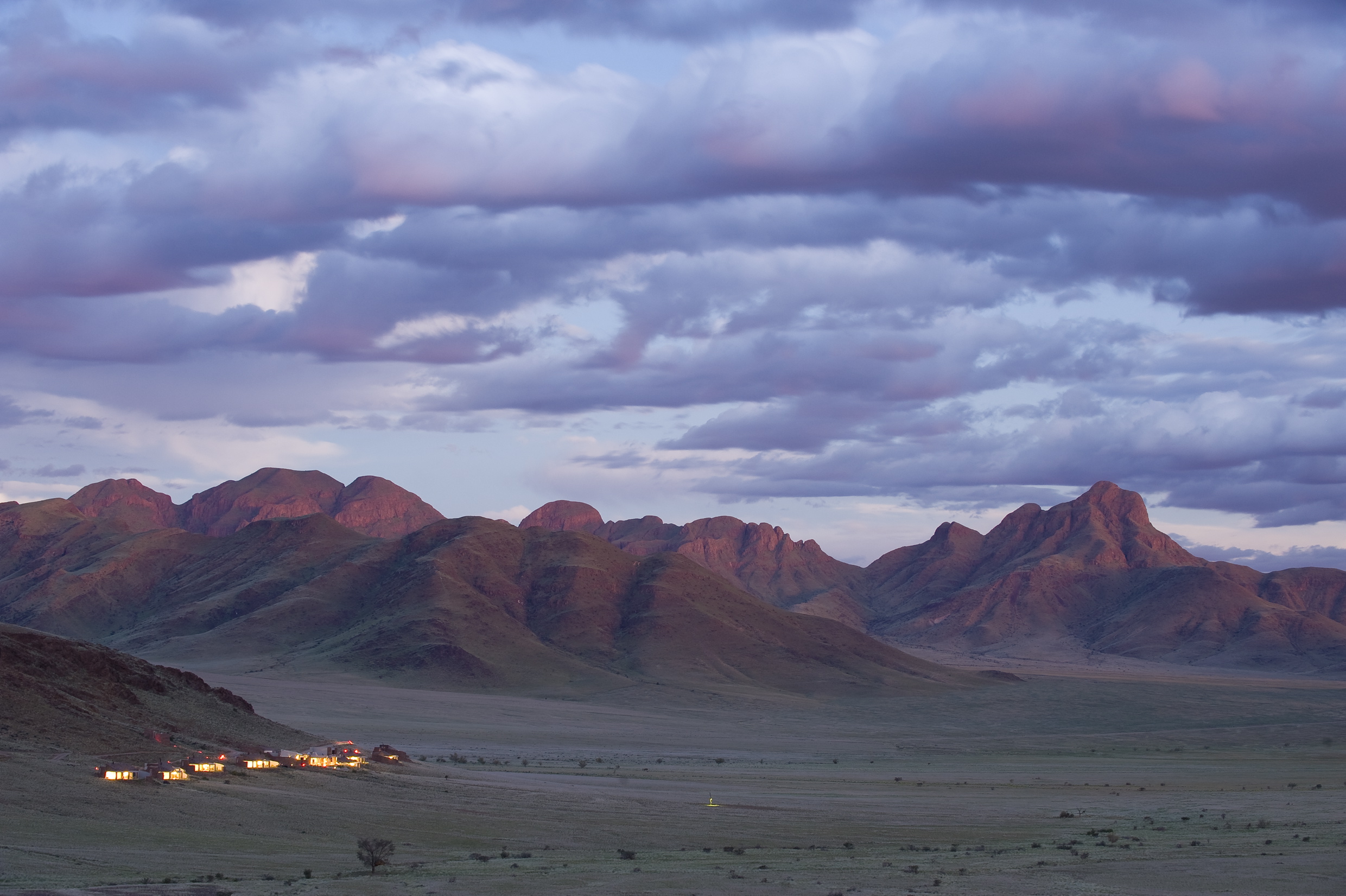 &Beyond Sossusvlei Desert Lodge 遺世獨立於遼闊的古老曠野間。