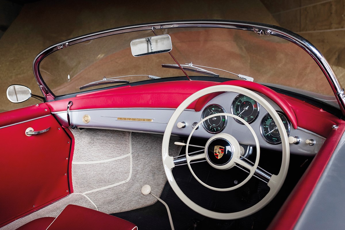 356 Speedster 沒有多餘功能的簡約駕駛座，對敞篷車來說是一種實用主義哲學的具體設計。