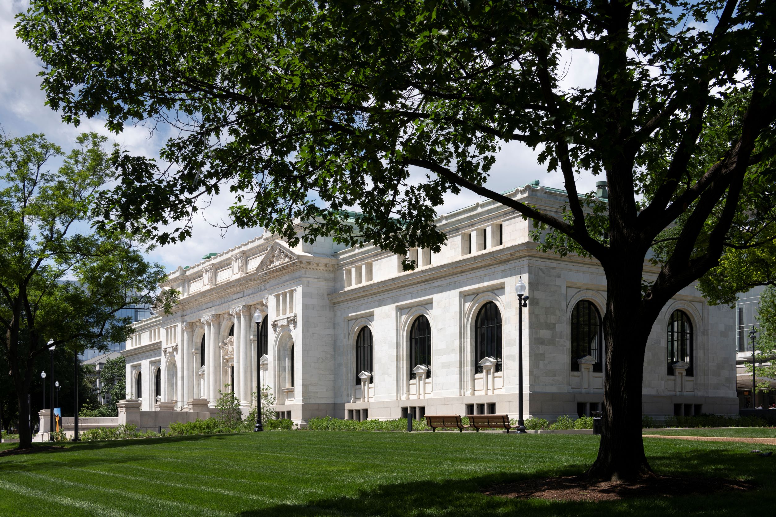 APPLE CARNEGIE LIBRARY 百年圖書館變 Apple 旗艦店