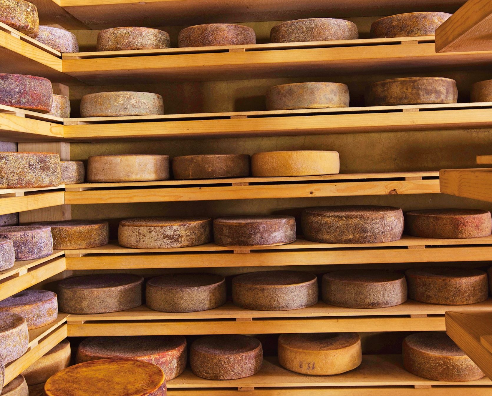 Hiša Franko 會將採購來的高山起司，放置在自家的起司熟成室，等候起司散發出濃郁的陳年香氣。