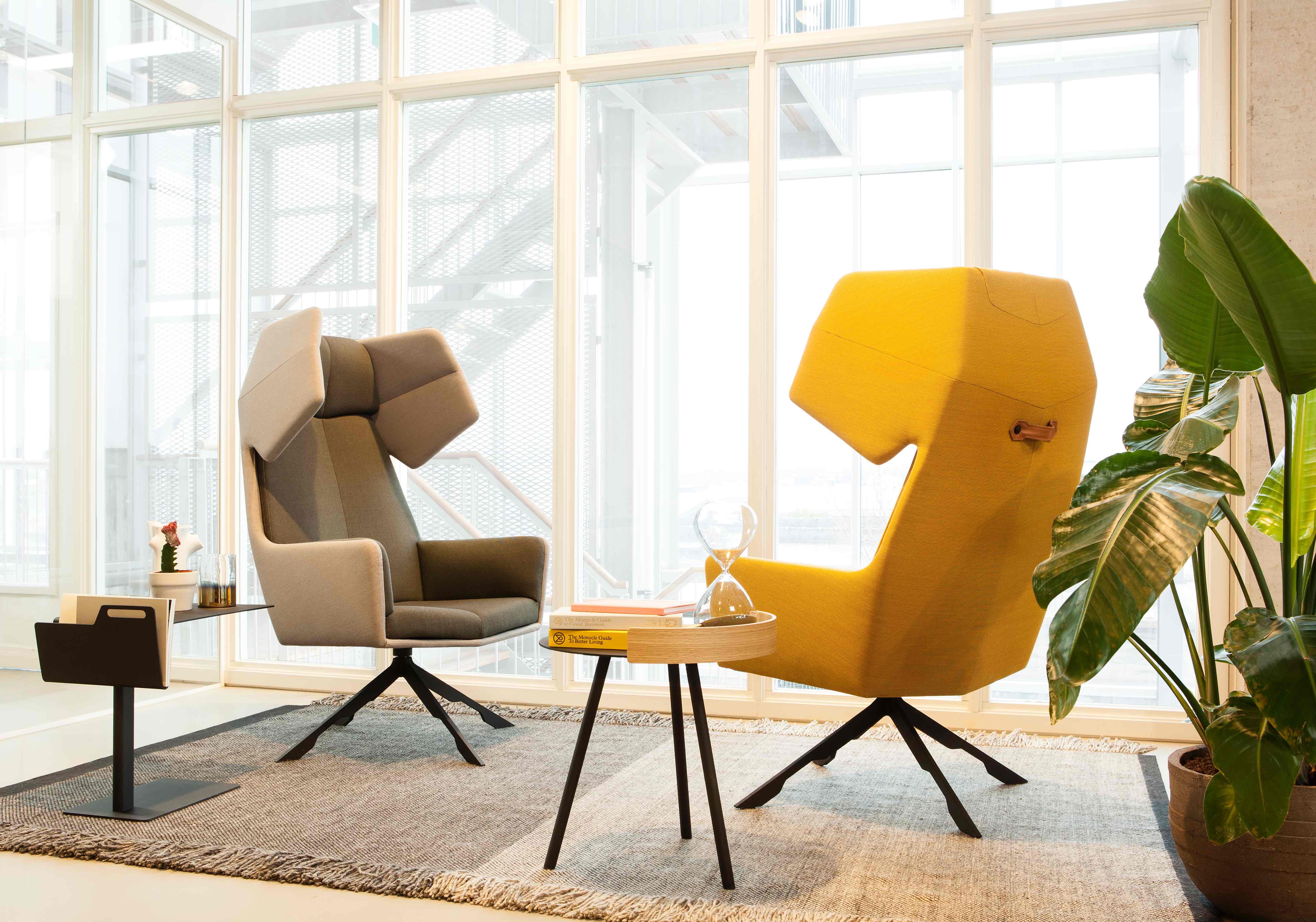 類似摺紙的扶手椅，是 Arik Levy 參考日本傳統紙藝而打造。