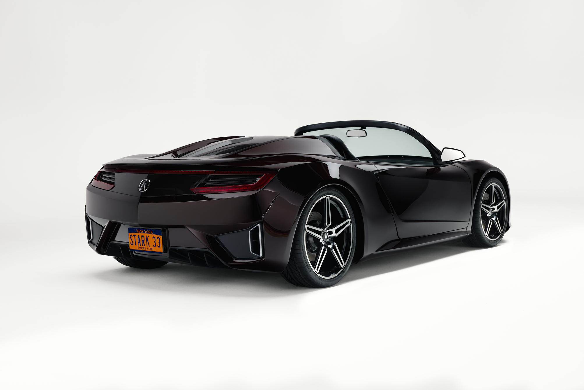 第二代 NSX 曾在漫威電影中，因擔任鋼鐵人東尼史塔克（ Tony Stark ）日常用車而聲名大噪。