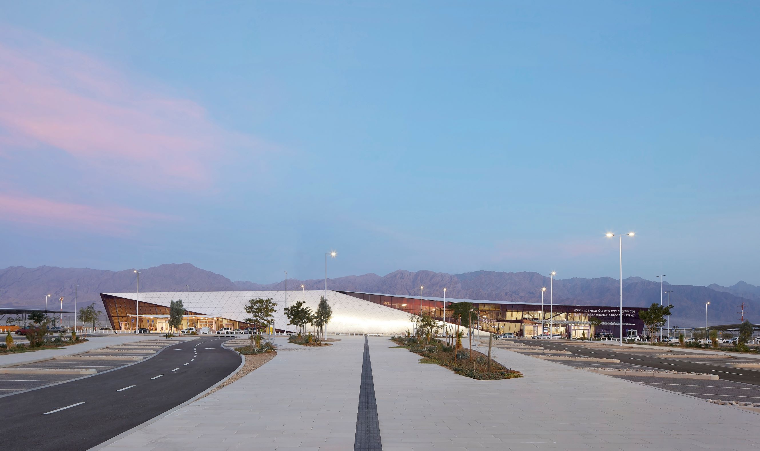 ILAN AND ASAF RAMON INTERNATIONAL AIRPORT 以機場描繪荒漠甘泉