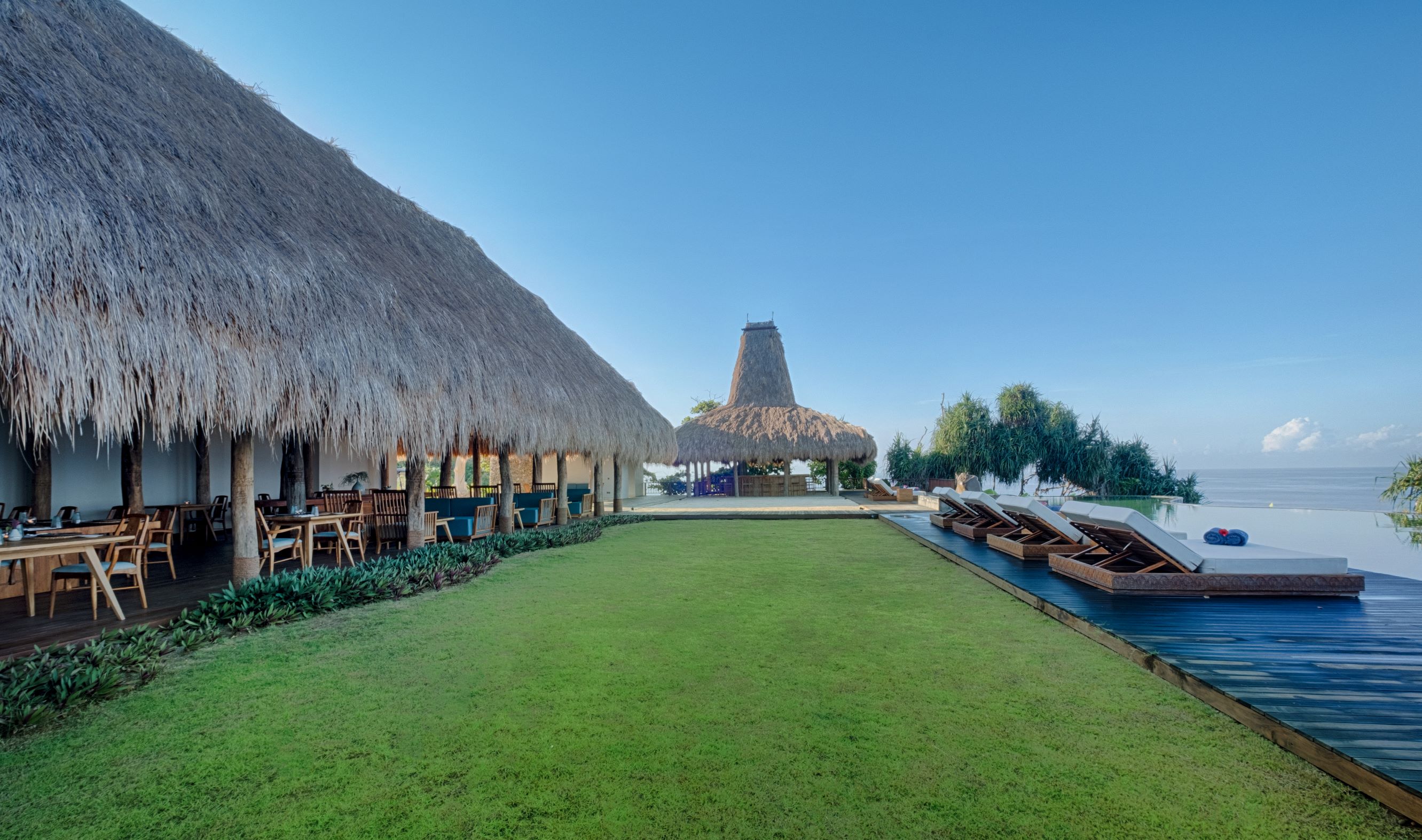 Lelewatu Resort Sumba 的所有建築均採用當地傳統的茅草屋頂。