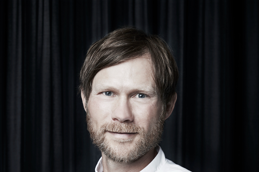 熱愛自然的 Rasmus Kofoed， 擅長以充滿詩意的餐點，述說時節的美好。