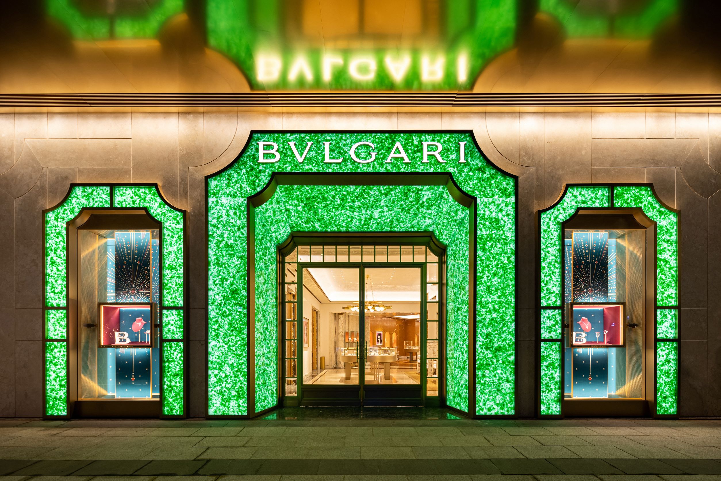 BVLGARI SHANGHAI 以回收香檳瓶打造藝術外牆