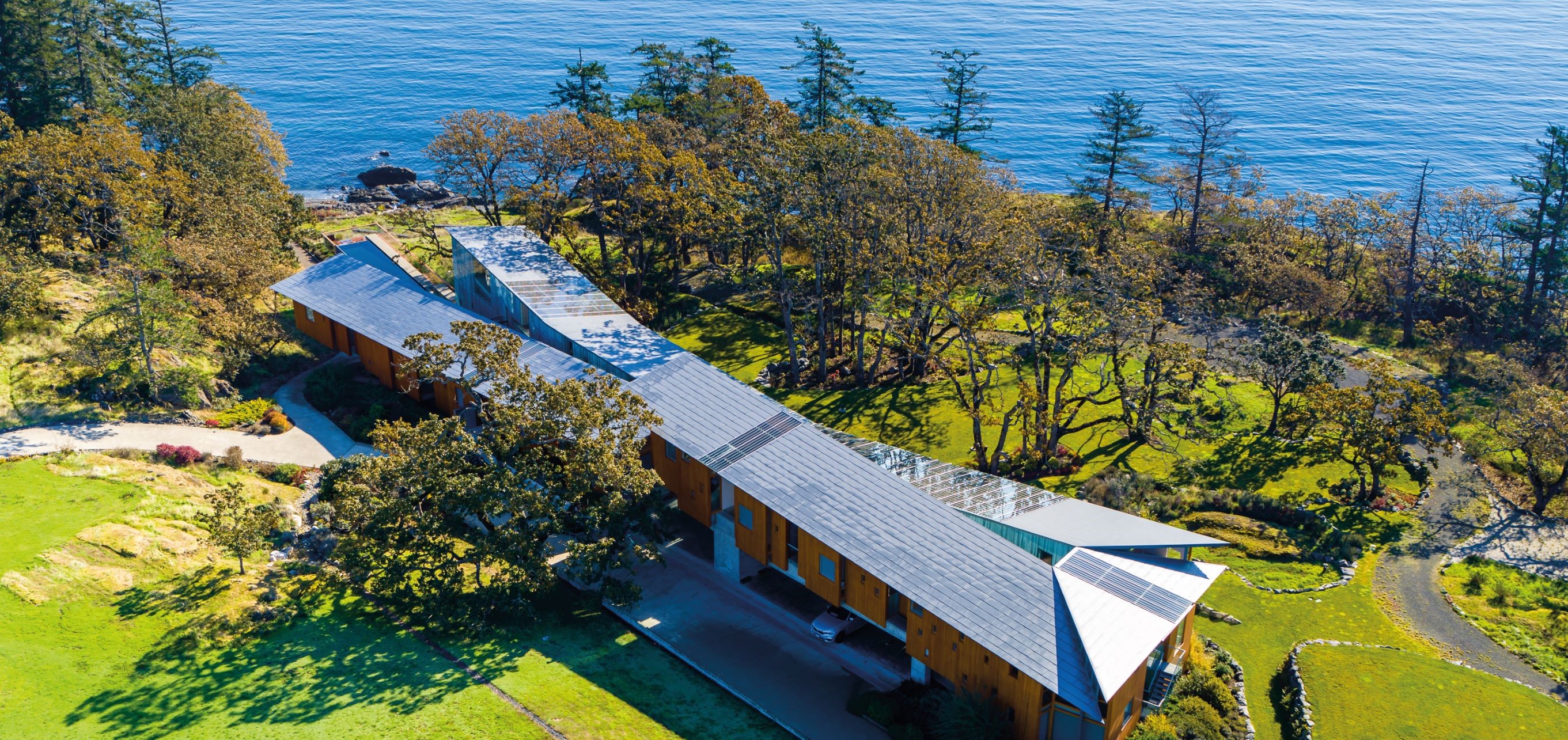 THE BEACHFRONT MANSION IN CANADA 依山傍海的當代藝術