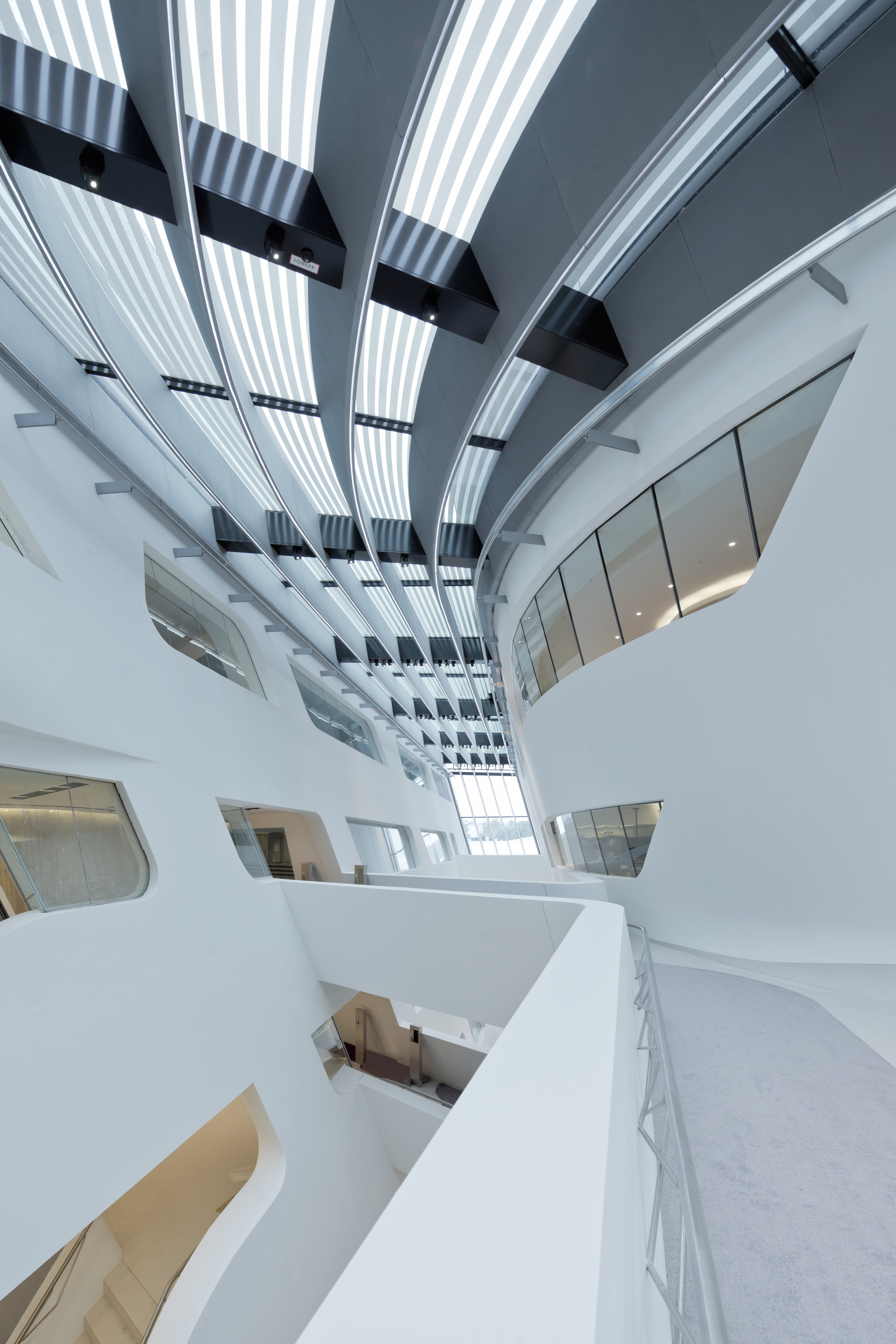 University of Economics Vienna Zaha Hadid 的太空感建築