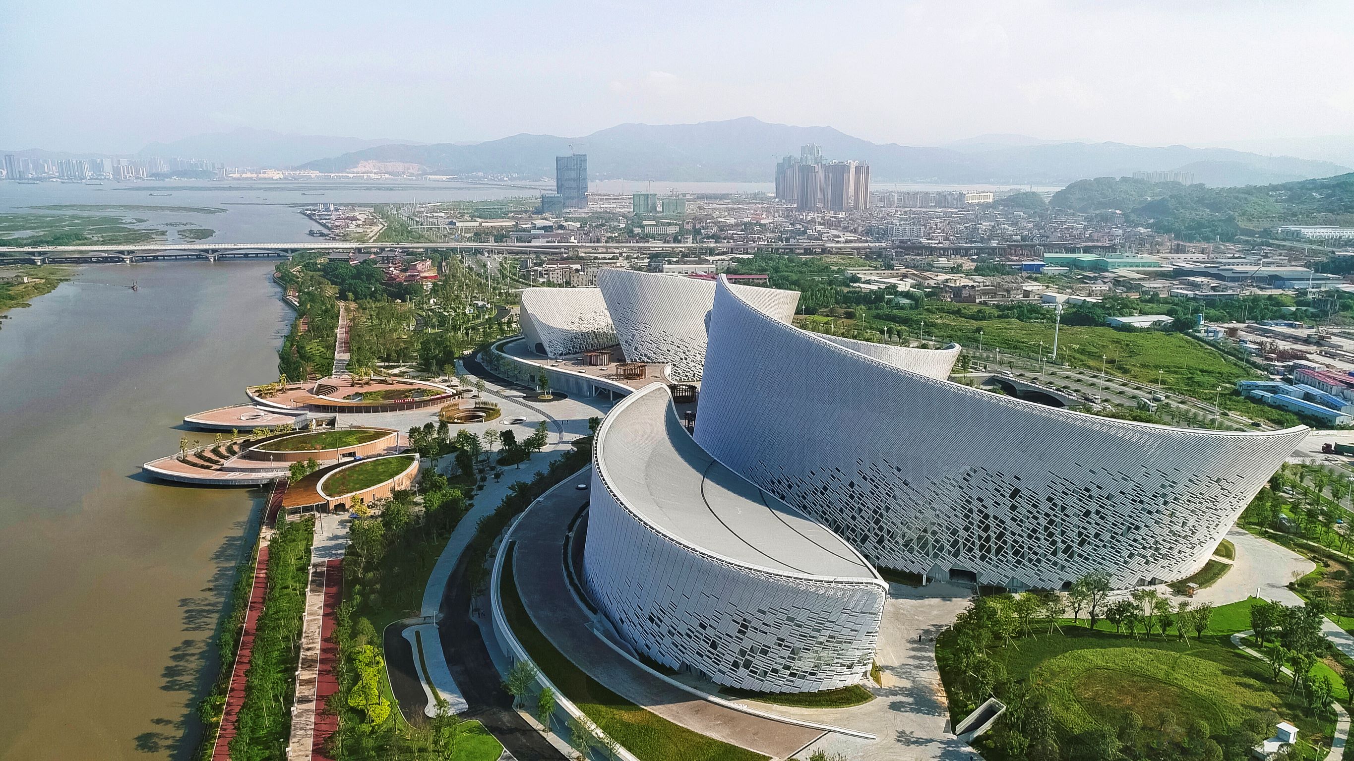 GEOMETRIC. ARCHITECTURE: STRAIT CULTURE AND ART CENTER 幾何建築之美 - 岷江旁的茉莉花瓣建築